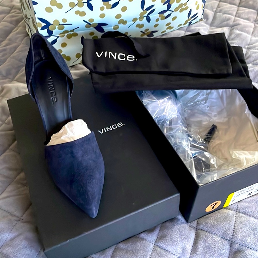 Vince “Claire” pumps - Navy/Ink - size 7